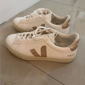 Veja Women's Cream and Gold Sneakers